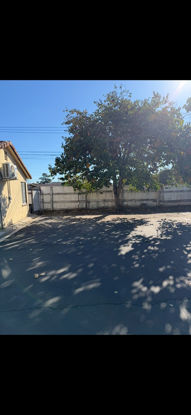 Foto del edificio - 1361 S Palomares St