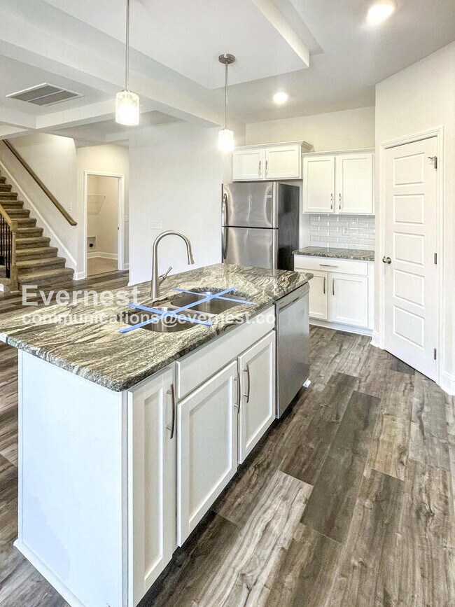 Building Photo - 637 Battery Ct