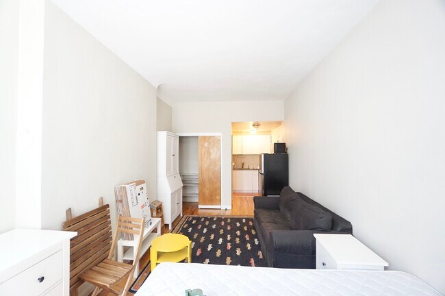 Building Photo - 308 W 105th St