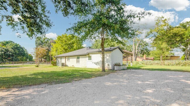 Foto del edificio - 25203 Lakeview Rd