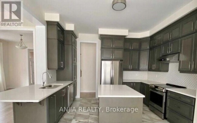 Building Photo - 3345 Erasmum St