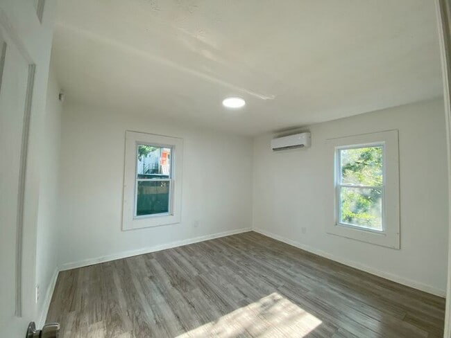 Building Photo - Main-level apartment near UWG