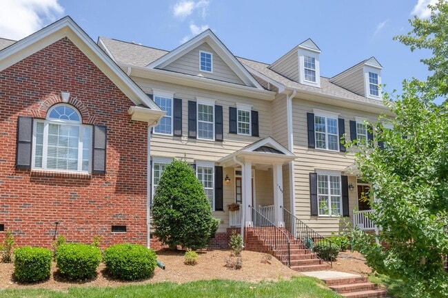 Building Photo - 1303 FairView Club Dr
