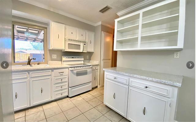 Foto del edificio - 1708 Hendrick Dr