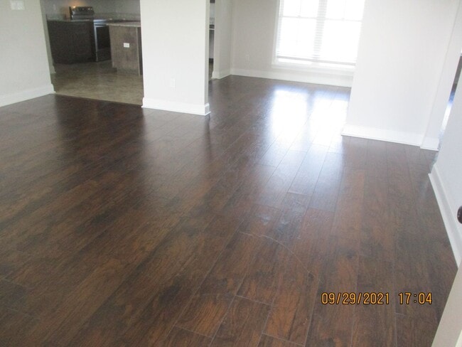 Building Photo - 166 Live Oak Drive