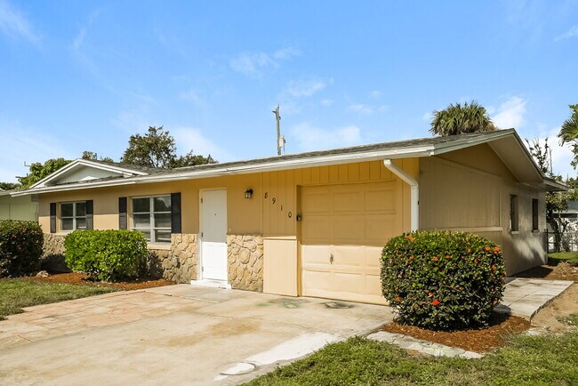 Building Photo - 8910 Cypress Lake Dr