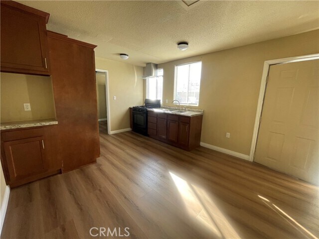 Building Photo - 307 W Latham Ave