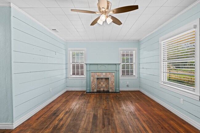 Foto del edificio - Vintage Home w/ Modern Updates, Minutes fr...