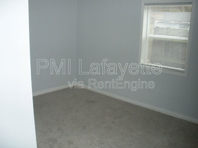 Foto del edificio - 2229 Roselawn Ave