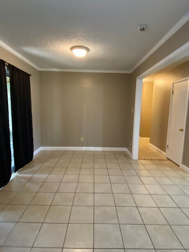 Building Photo - Shady Grove Rental