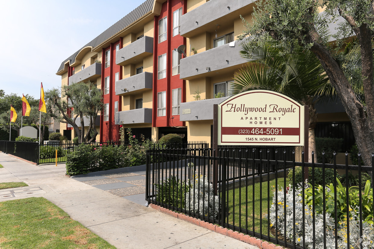 Primary Photo - Hollywood Royale Apartments