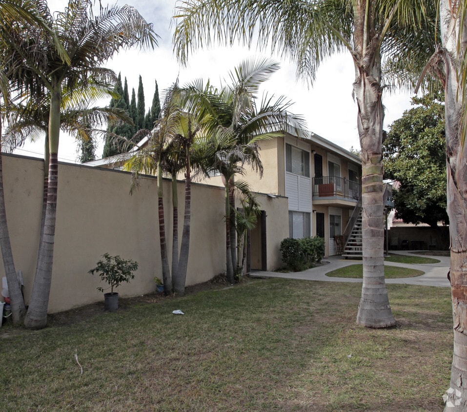 Building Photo - 8207 Larson Ave