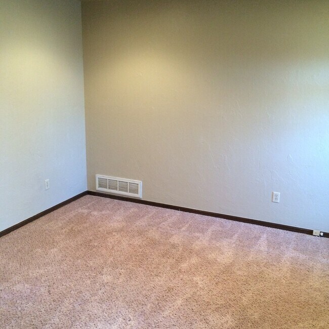 Building Photo - Beautiful Remodeled Home.  Available now.