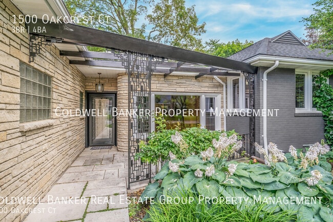 Foto del edificio - 1500 Oakcrest Ct