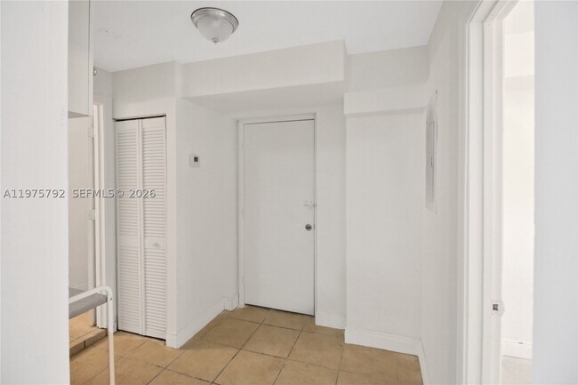 Building Photo - 1160 W 26th St