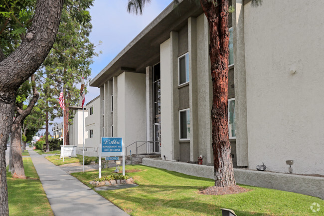 Building Photo - The Corinthian Apartments