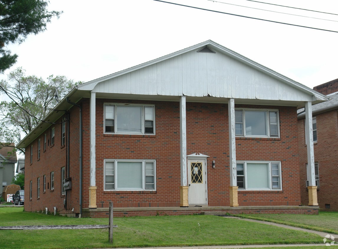 403 S High St, Selinsgrove, PA 17870 Apartments in Selinsgrove, PA