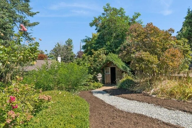 Building Photo - 4 bedroom in Medina WA 98039