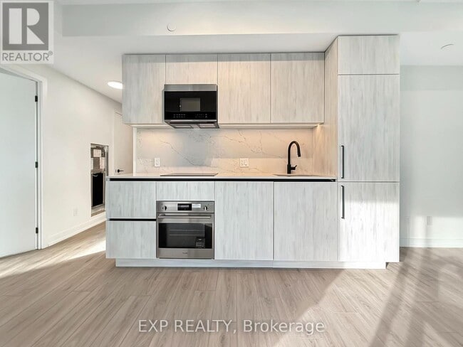 Building Photo - 35 Parliament St