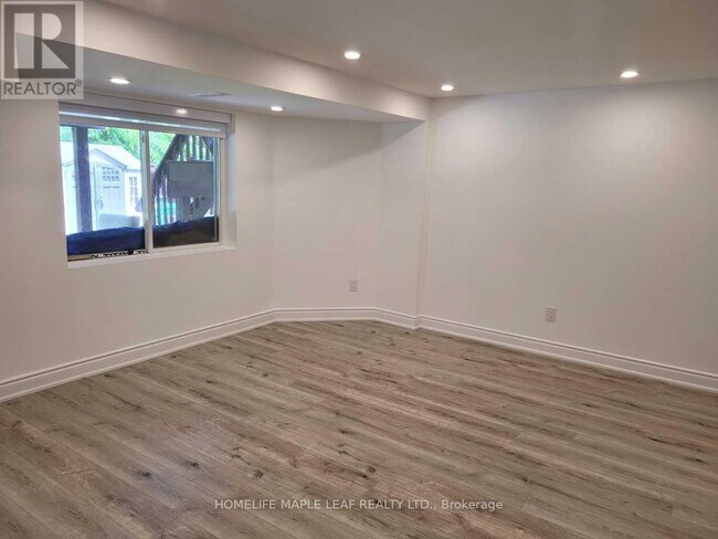 Building Photo - 19 Freshspring Dr