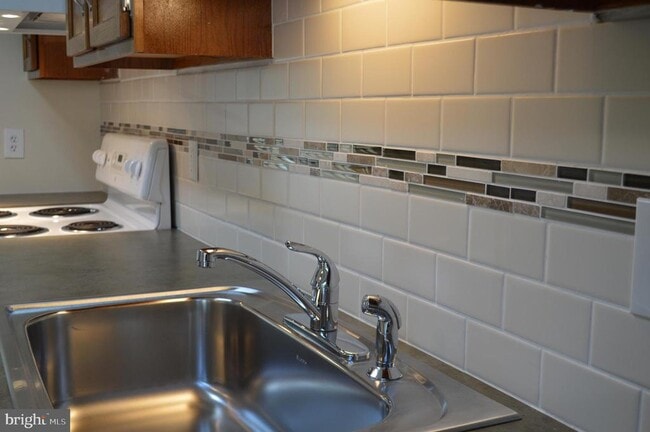 Building Photo - 422 Briar Creek Dr