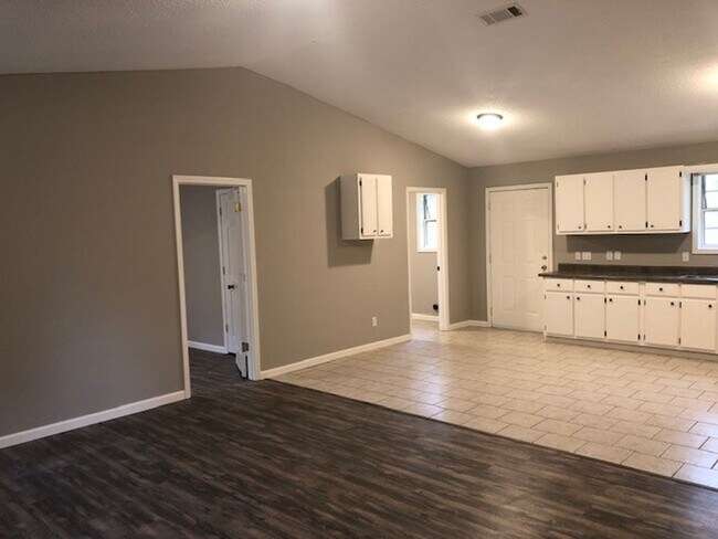 Building Photo - Renovated 3 Bedroom 2 Bath Home for Rent!