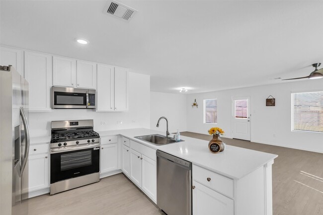 Building Photo - 25344 Carnation Ct