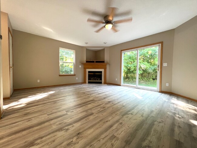 Foto del edificio - 580 Birch Hill Dr