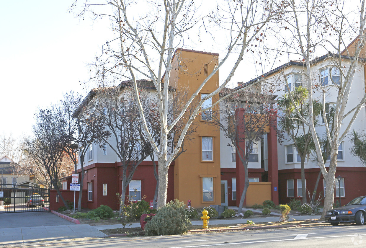 Building Photo - Plaza Maria Apartment