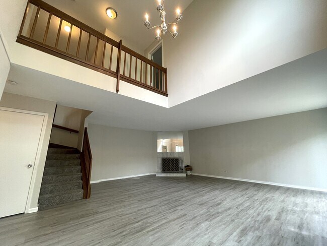 Foto del edificio - 311 E Forest Knoll Dr