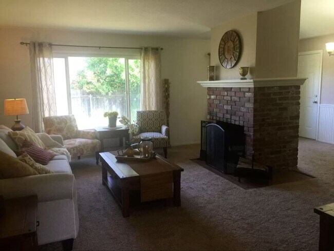 Building Photo - Updated 3bed/1 bath in West Sac