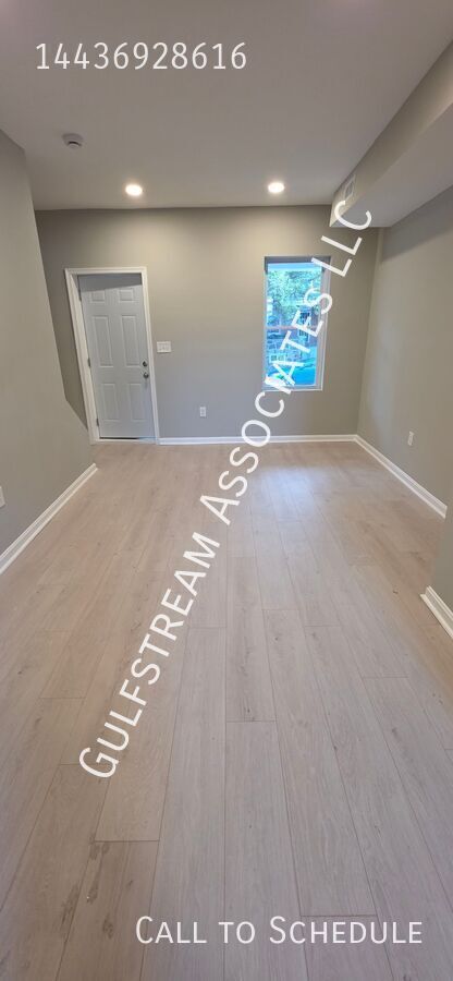 Foto del edificio - 2721 E Chase St
