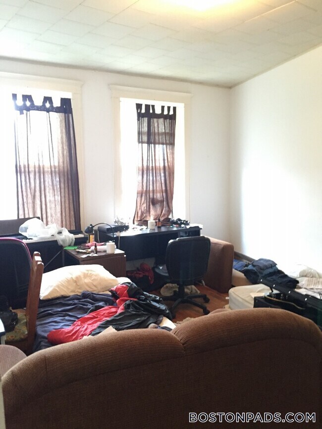 Building Photo - 137 Park Dr