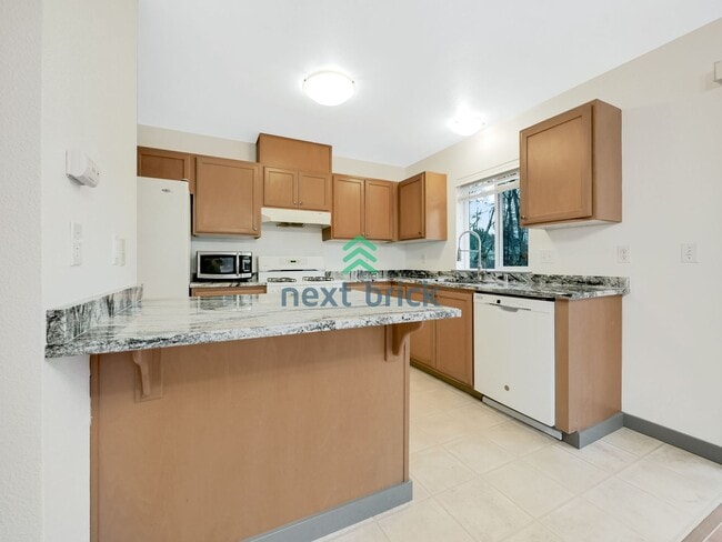 Building Photo - 3 BED & 2 BATH SINGLE FAMILY HOUSE FOR RENT