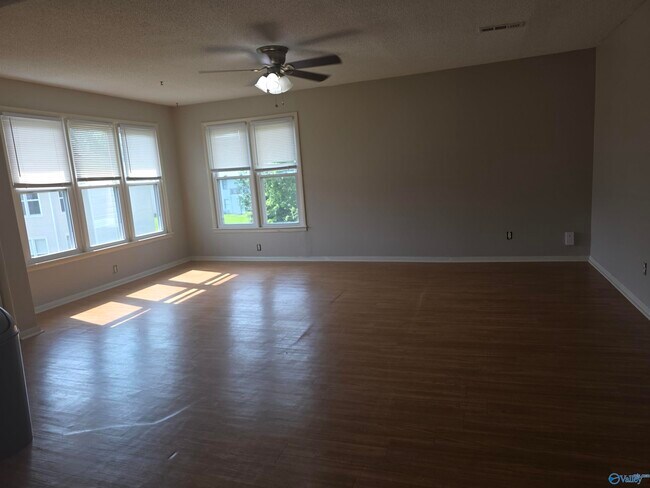 Foto del edificio - 12105 Carriage Ct SE