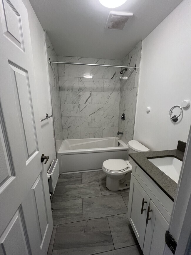 Building Photo - 630 Cummings Ave