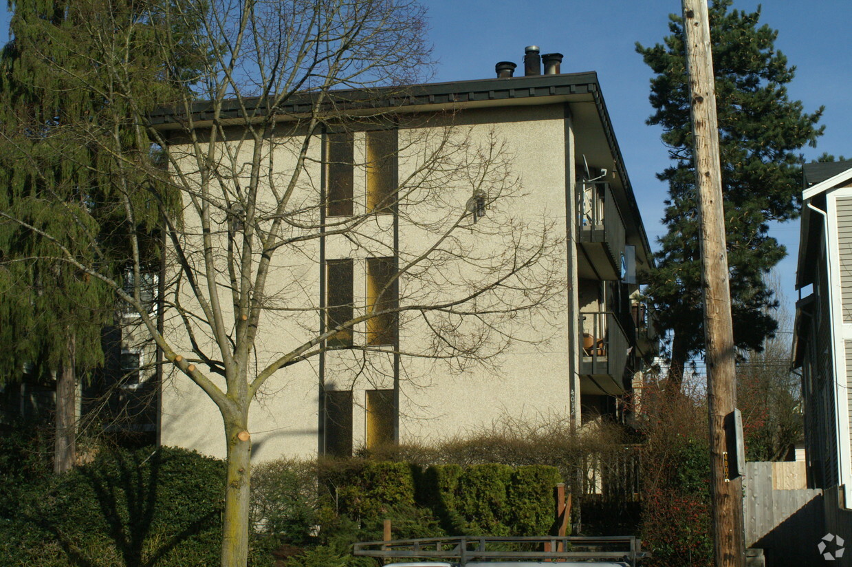 Primary Photo - California Avenue Apartments