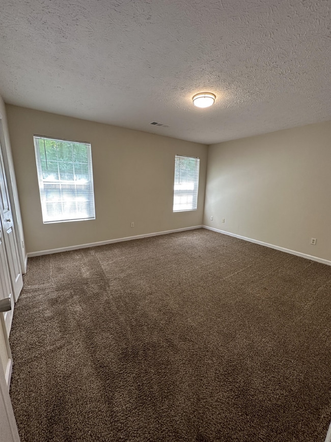 Building Photo - Duplex in Flowery Branch Available Immediately