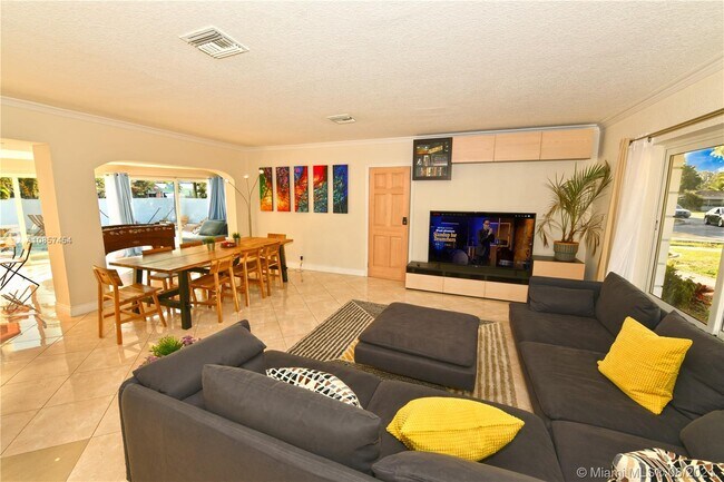 Foto del edificio - 1100 NE 4th St