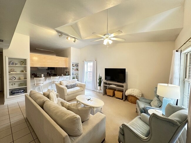 Photo - 1905 Honeysuckle Dr Apartment