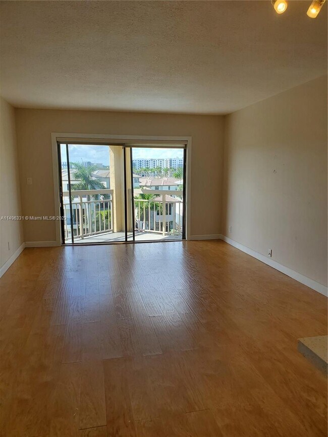 Building Photo - 8290 Lake Dr