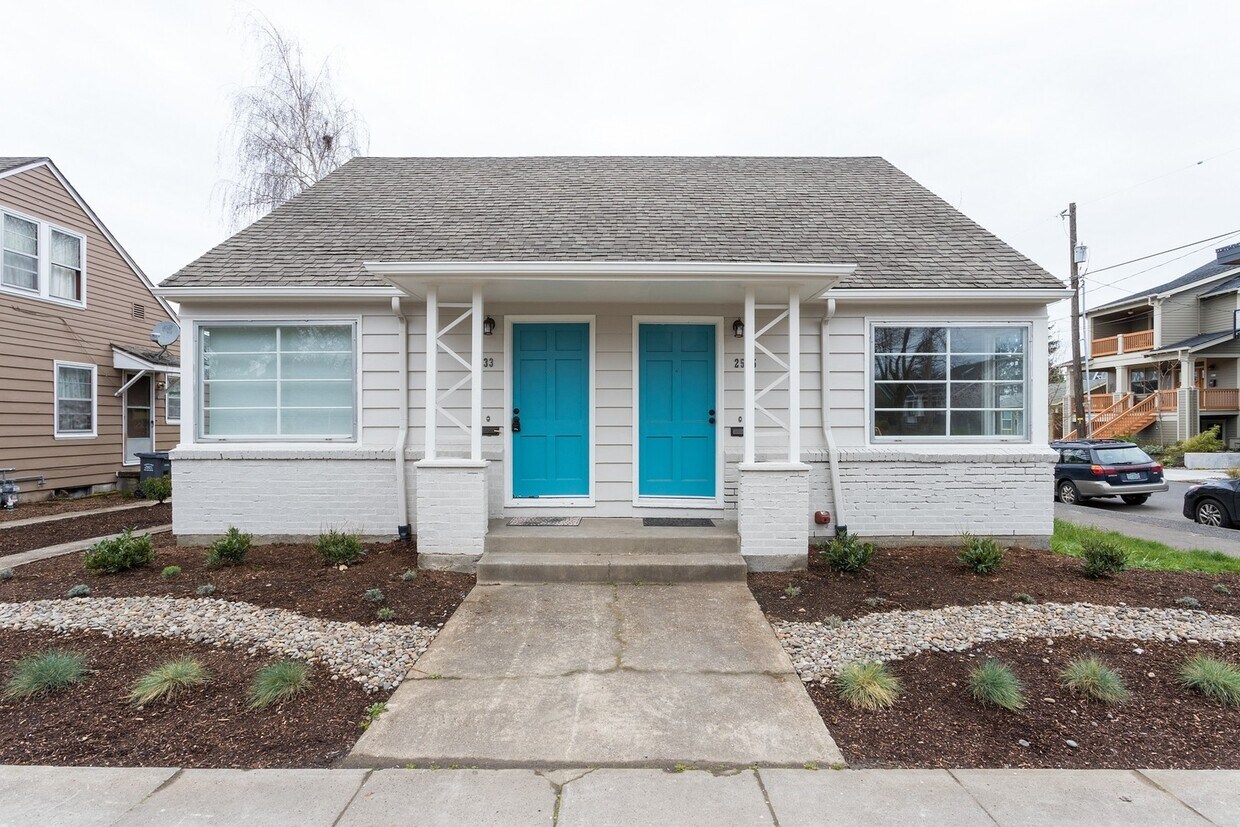 Primary Photo - Townhome Style Duplex Near Alberta with ou...