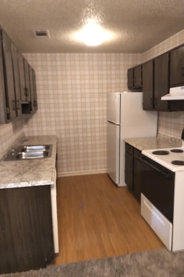 Kitchen - 1508 E Beverly Dr