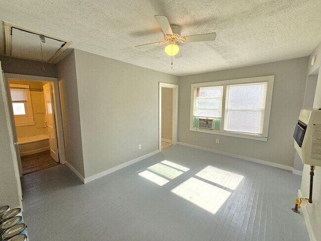 Building Photo - 2027 S 41st St