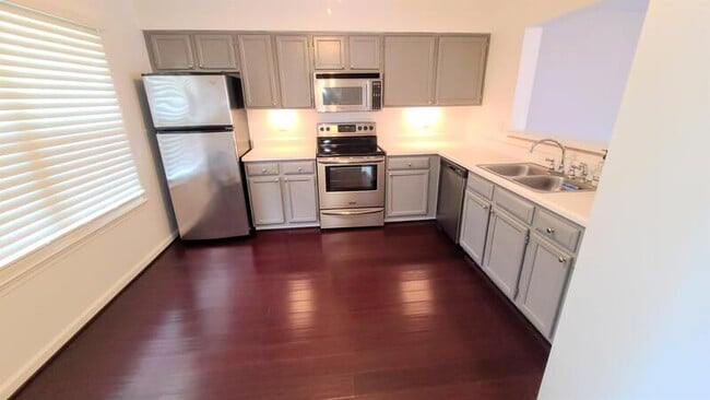 Building Photo - 704 Brisa Ct
