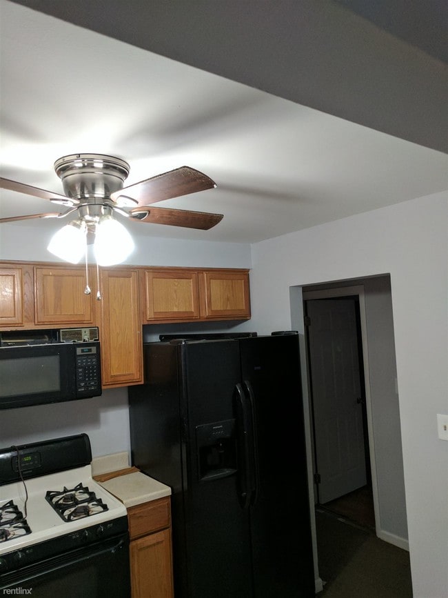 Building Photo - 3 br, 1 bath House - 30057 Avondale St