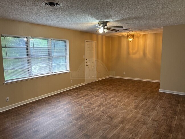 Building Photo - 505 Cardinal Ave