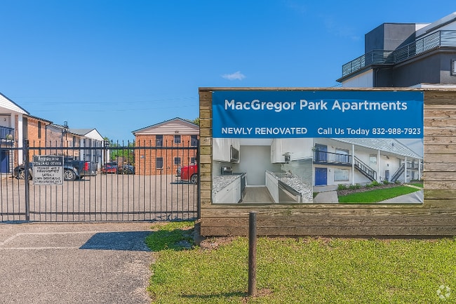 Building Photo - 3316 N MacGregor Way