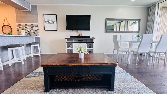 Foto del edificio - 12600 Melville Dr