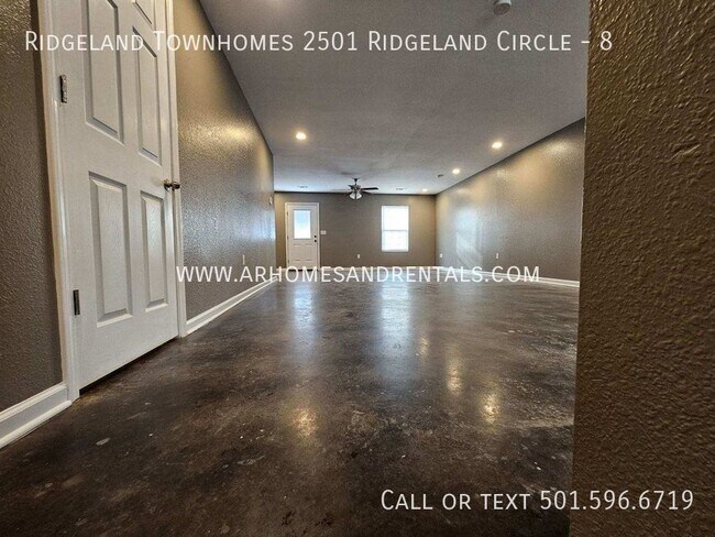 Building Photo - Ridgeland Townhomes 2501 Ridgeland Circle,...